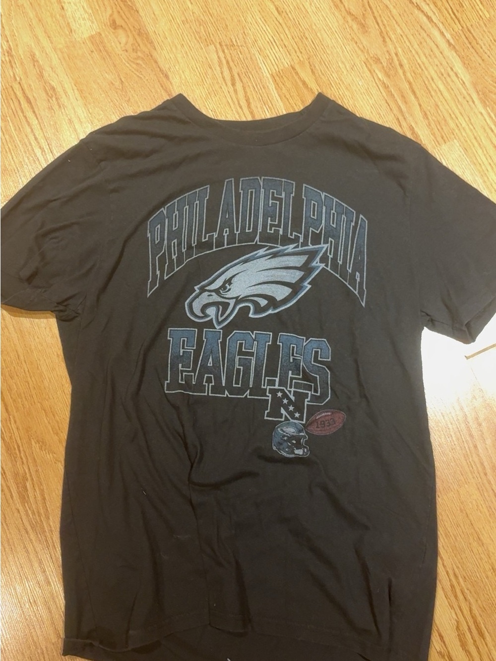 NFL Philadelphia Eagles Black Graphic Tee with Grey Logo